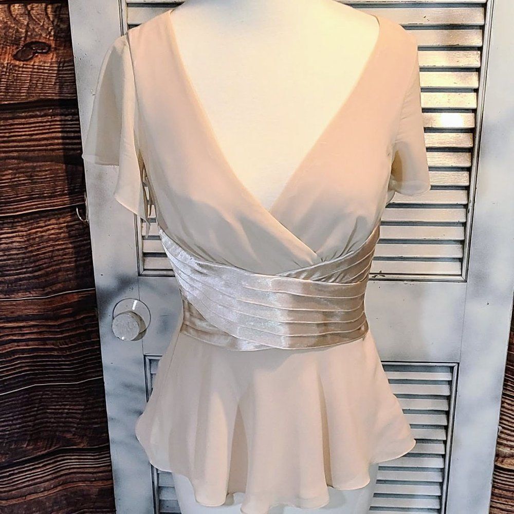 Liz Claiborne Size 4 Champagne Peplum Blouse Satin Waist Surplice Flutter Sleeve